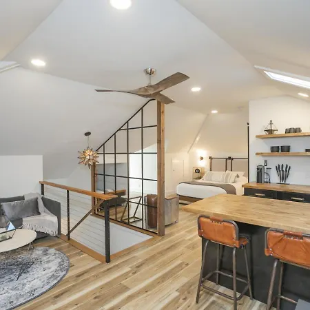 The Nashville Groove Chic Loft In Music City